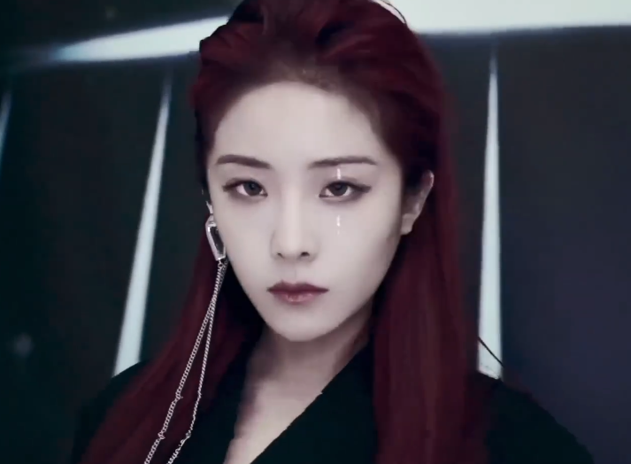 身为rapper的谢可寅,平时也是一位非常酷且辣的女生,因此在这种这么a