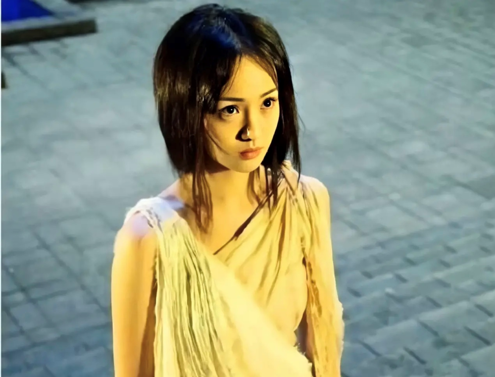 心疼郑爽的采访回答让人想起在漫天恶意中死去的25岁崔雪莉