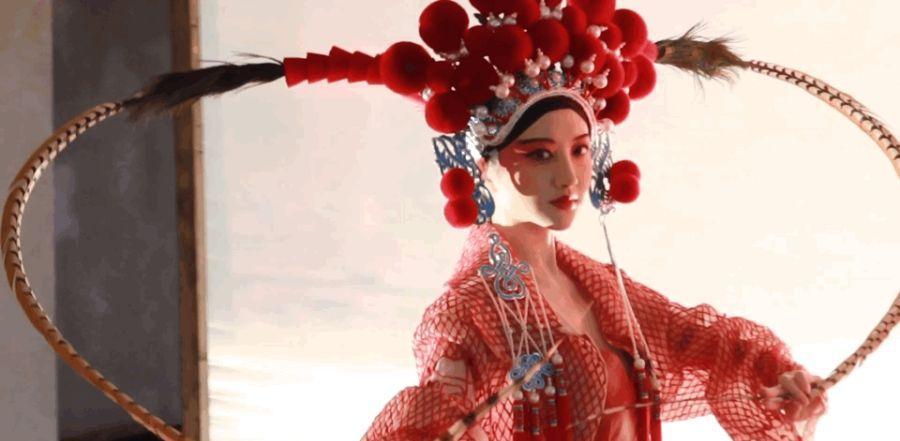 32岁景甜戏曲大刊变最美真人"虞姬"!头戴戏曲头饰演绎古典东方美.