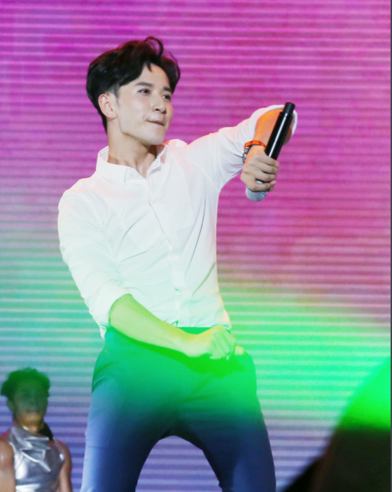 药水哥开始整新活,意欲进军歌手圈,首先挑战的就是刘洲成