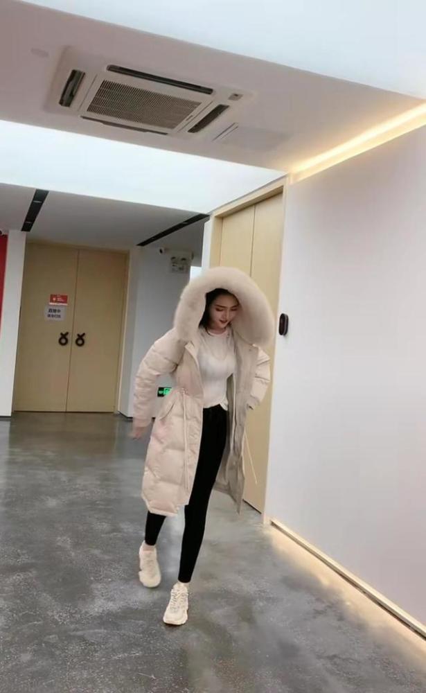 半个月后辛选旗下主播全面复出,美女丹丹舞姿可以,扎小机器了_腾讯