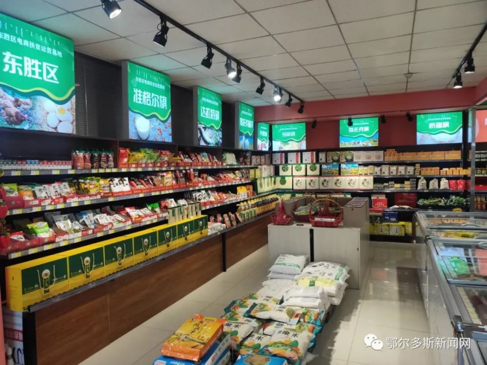 我平时下班后,经常会来这里逛逛,买些普通超市里买不到的特色农副产品