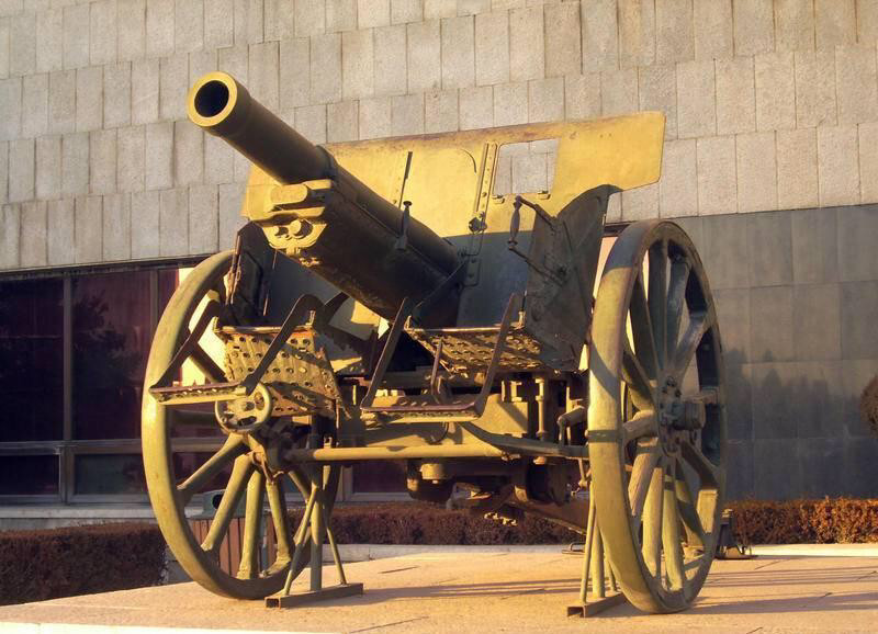 部队,成为师炮兵火力核心,尤其是1940年以后,大力压缩了野山炮的生产