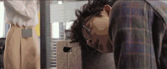 杨颖新电影遭吐槽,剧情老套,演技尴尬,男主李鸿其遭一边倒质疑