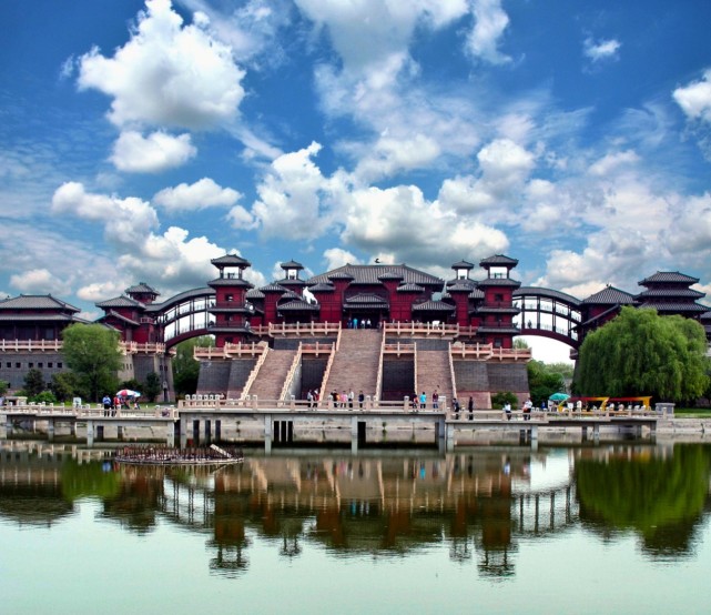 官渡之战后曹操为什么在河北邺城建铜雀台