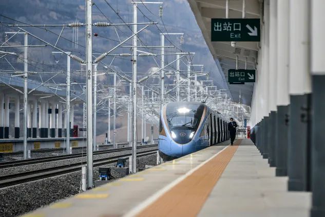 最短7分钟一趟车银西高铁实现公交化今起乘高铁可直达京沪杭广郑