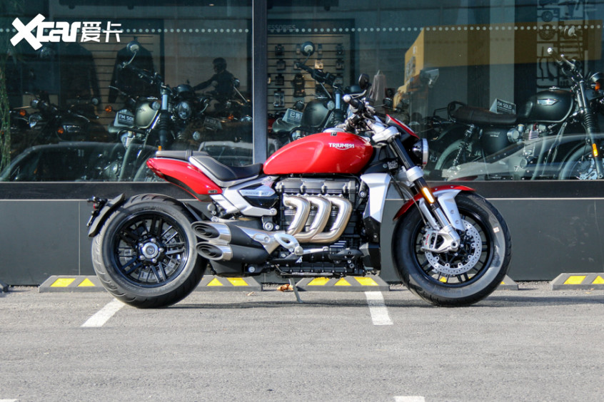 摩托车实拍2500cc暴力猛兽凯旋rocket3