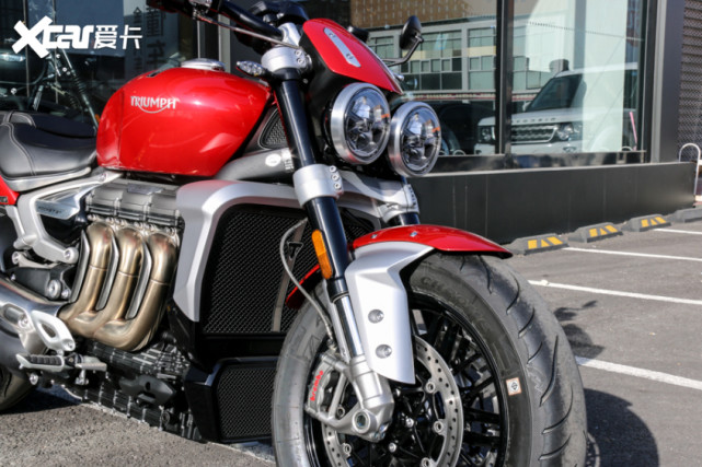 摩托车实拍2500cc暴力猛兽凯旋rocket3