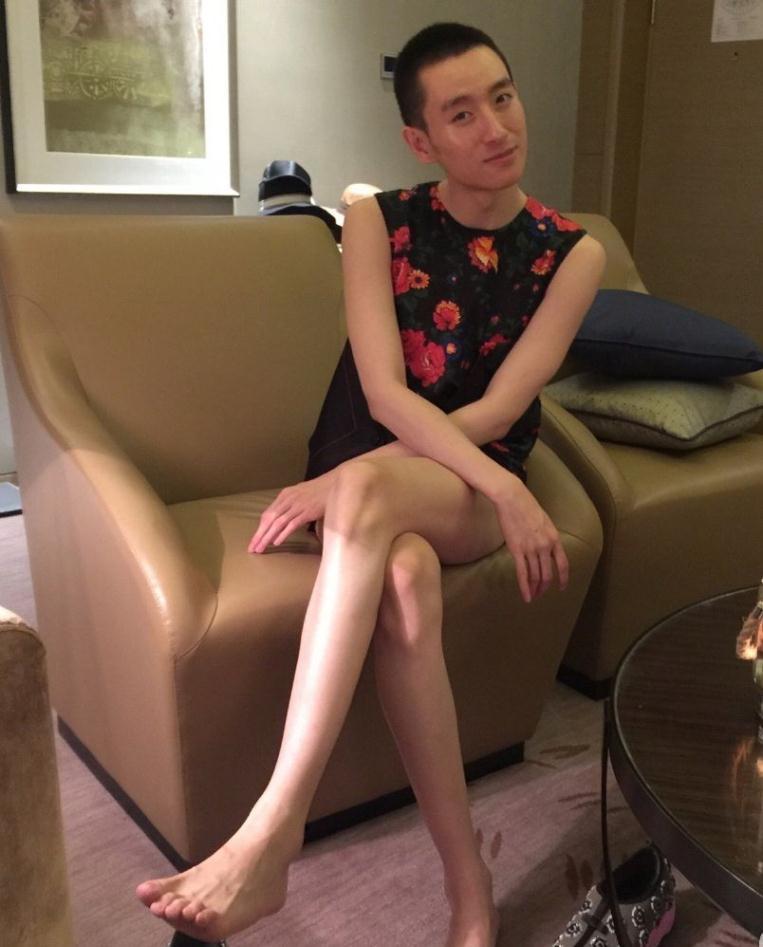 女人上半身显小巧玲珑会让美丽直线升级,可是放在大男人身上就会起到