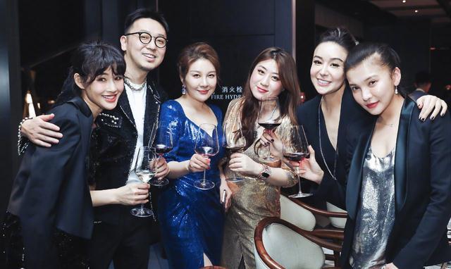 穿吊带裙只有靠边站,惨被"中国第一名媛"艳压!