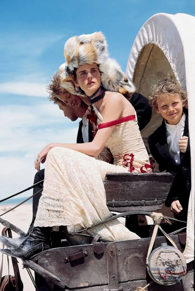 时尚圈送别"女爵":一代传奇超模stella tennant去世_腾讯新闻