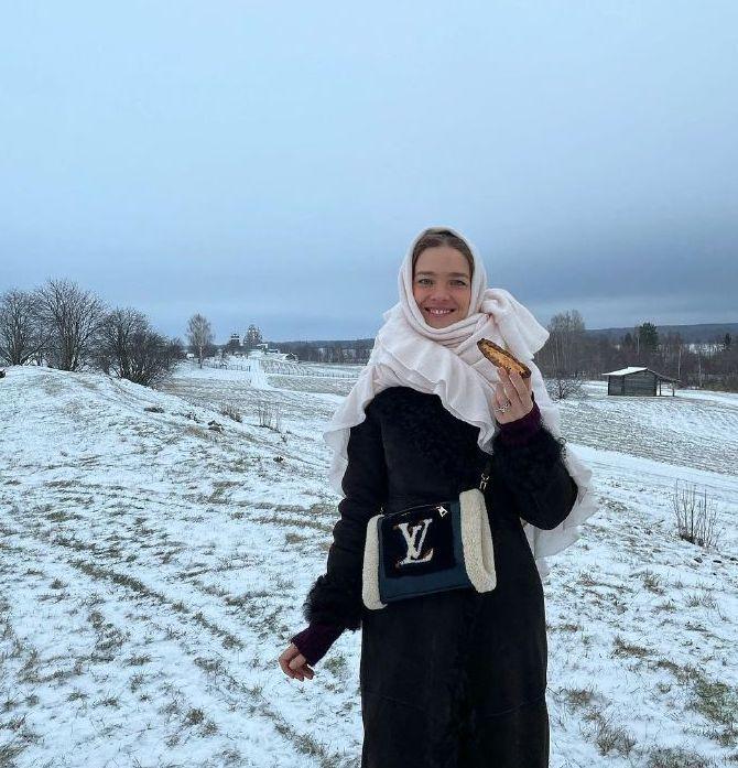 lv太子妃裹皮草有贵妇样!14岁女儿神仙颜值,笑靥如花看着好心动!