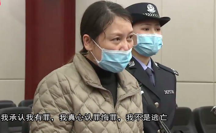 法庭上,劳荣枝不放过任何为自己辩解的机会,并时不时