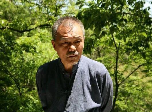 他演了一辈子农民小人物,刚刚悄然去世,你应该见过他演的老父亲