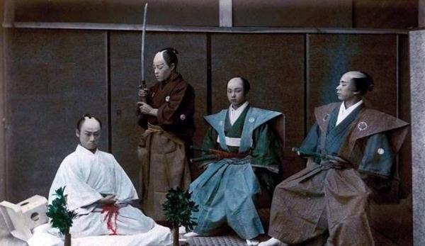 日本人剖腹之后 无外力介入最少能活6小时 日本切腹不怕疼 腾讯新闻