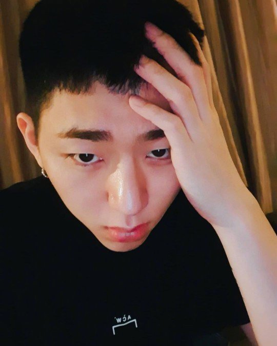 服役不忘节日祝福zico传达圣诞祝福近况照片依旧swag满满