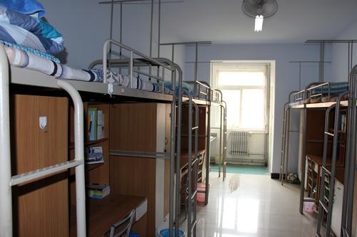 中国政法大学一女生进留学生浴室洗澡遭老师怒斥:你没资格进去!