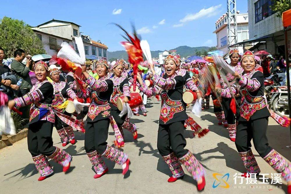 新平花腰傣服飾和峨山彝族花鼓舞將加入國家級非遺名錄