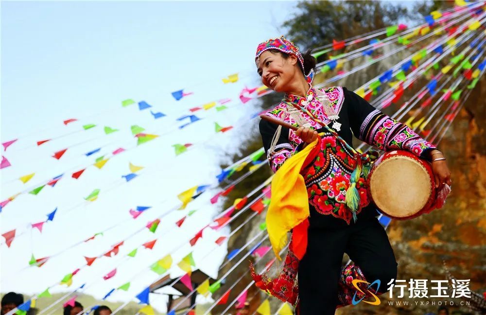 新平花腰傣服饰和峨山彝族花鼓舞将加入国家级非遗名录