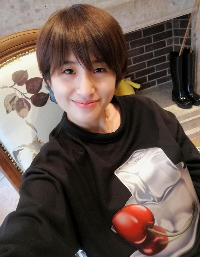 许昕的妻子私下的时候真像个孩子,虽然是个运动员,但却很前卫