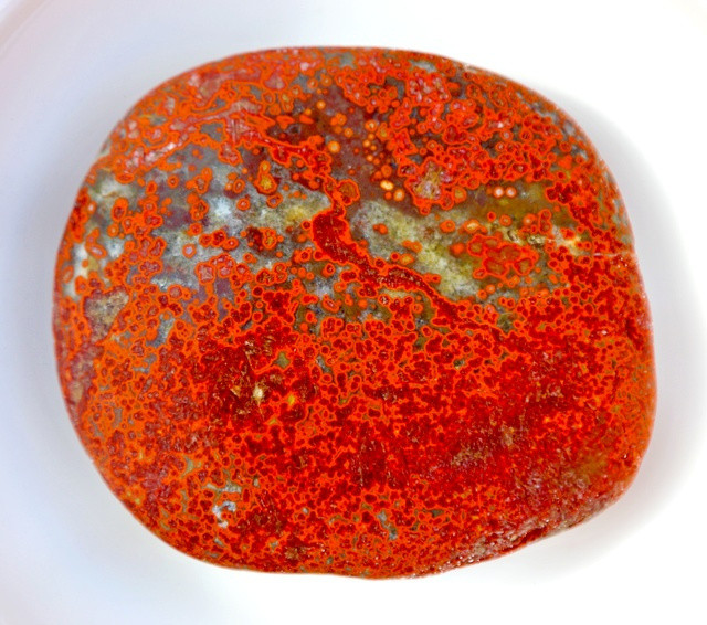 以花为名,花而冠雨的雨花石究竟是一个什么石种呢?