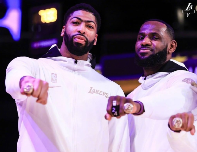 圣诞大战来袭詹眉组合冲击三大里程碑东契奇回应老詹期许