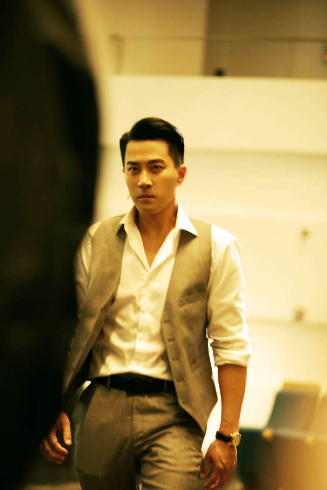 刘恺威话剧直播落幕演绎雷雨雷雨后双重周萍