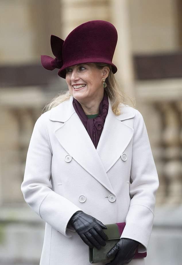 梅根离开王室后,要说受益最大的应该就是英国女王的小儿媳苏菲王妃了.