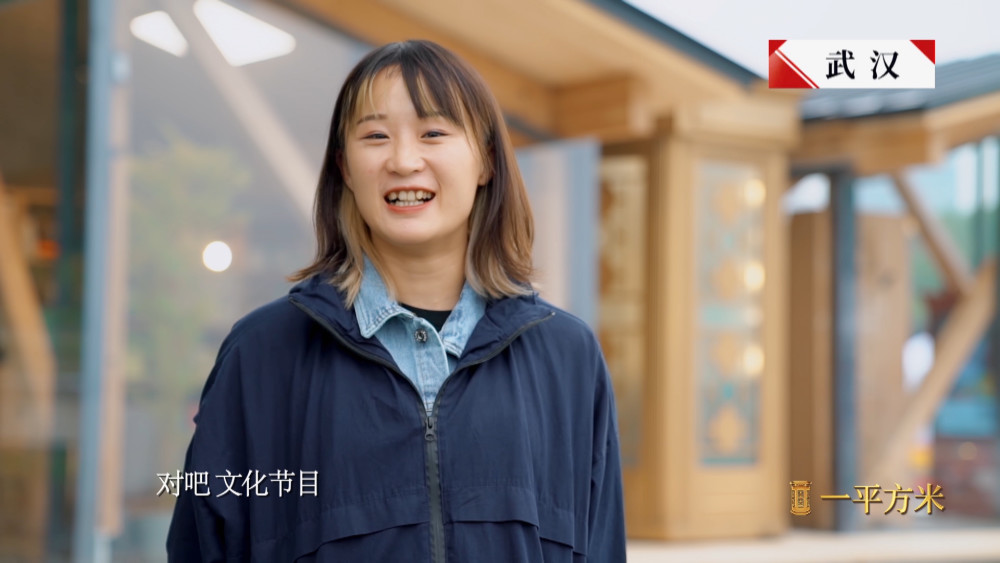 了两位特别的朗读者:是来自中央广播电视总台的记者张鹏军和李瓃慧,他