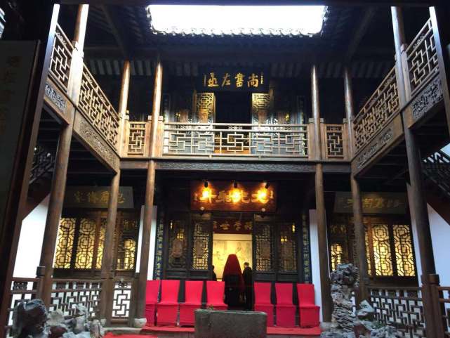 "惠山直街上,范文正公祠,倪云林先生祠,马文肃公祠以外,吕东莱先生祠