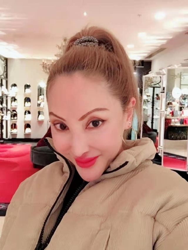 贵气57岁香港名媛薛芷伦晒三千尺新居所装潢奢华可媲美皇宫