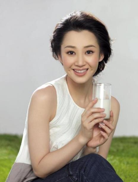 许晴,1969年1月22号出生于北京市,中国女演员,许晴生于北京的一个书香