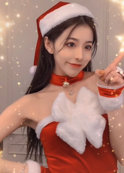 刘思瑶人气下跌靠自黑博关注,看清"新妆容",真对不起那千万粉丝