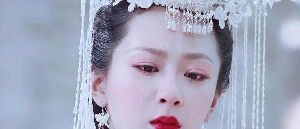 杨紫出席我就是演员3演完香蜜本尊就来还缺一个邓伦