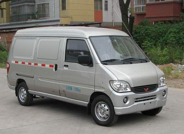 小伙花7000元买二手五菱面包车,女友看到车后:我们分手吧_腾讯新闻