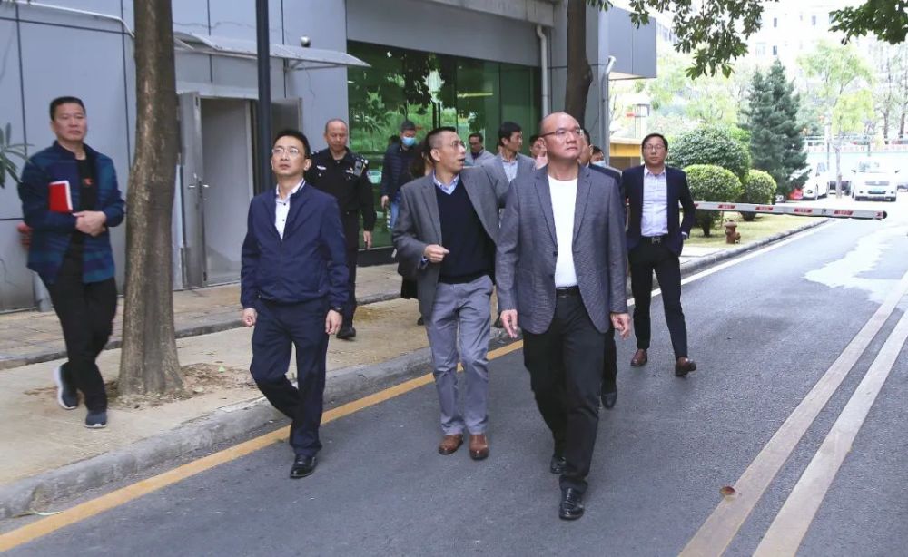 麻涌镇领导尹础,胡汉平,陈进强,李国庆,罗继展以及相关单位负责人参加