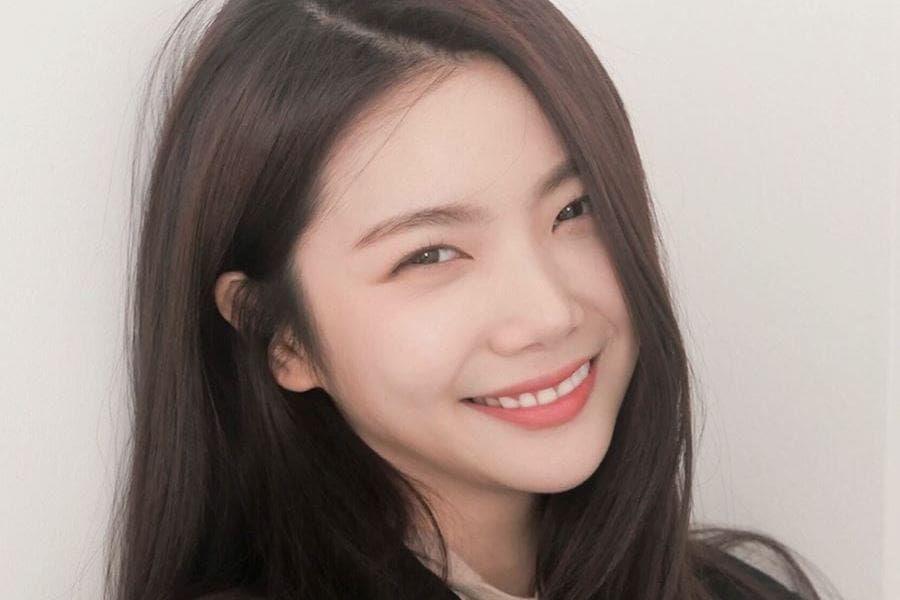 歌手兼演员李佳恩近日拍摄了杂志海报