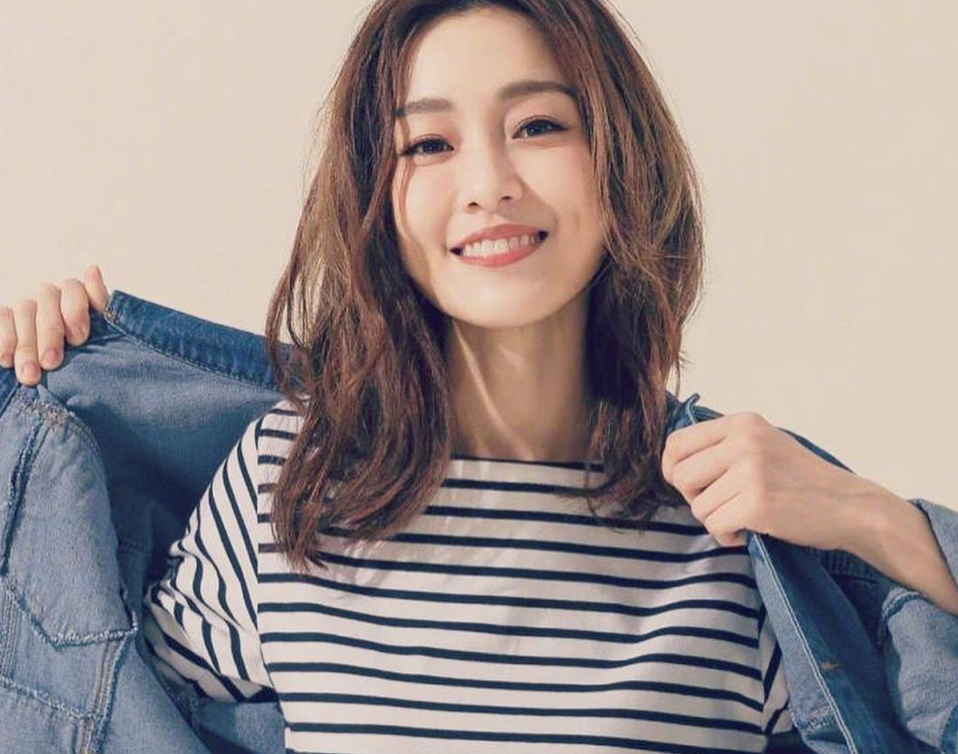 范玮琪圣诞节哭红眼道歉,失业一年很懊悔求放过,曾出言不逊乱出头