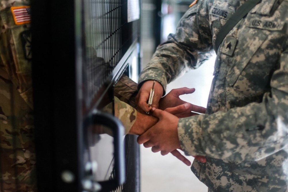 美国俩军人通过虚假恋情"网上钓鱼",诈骗300万美元