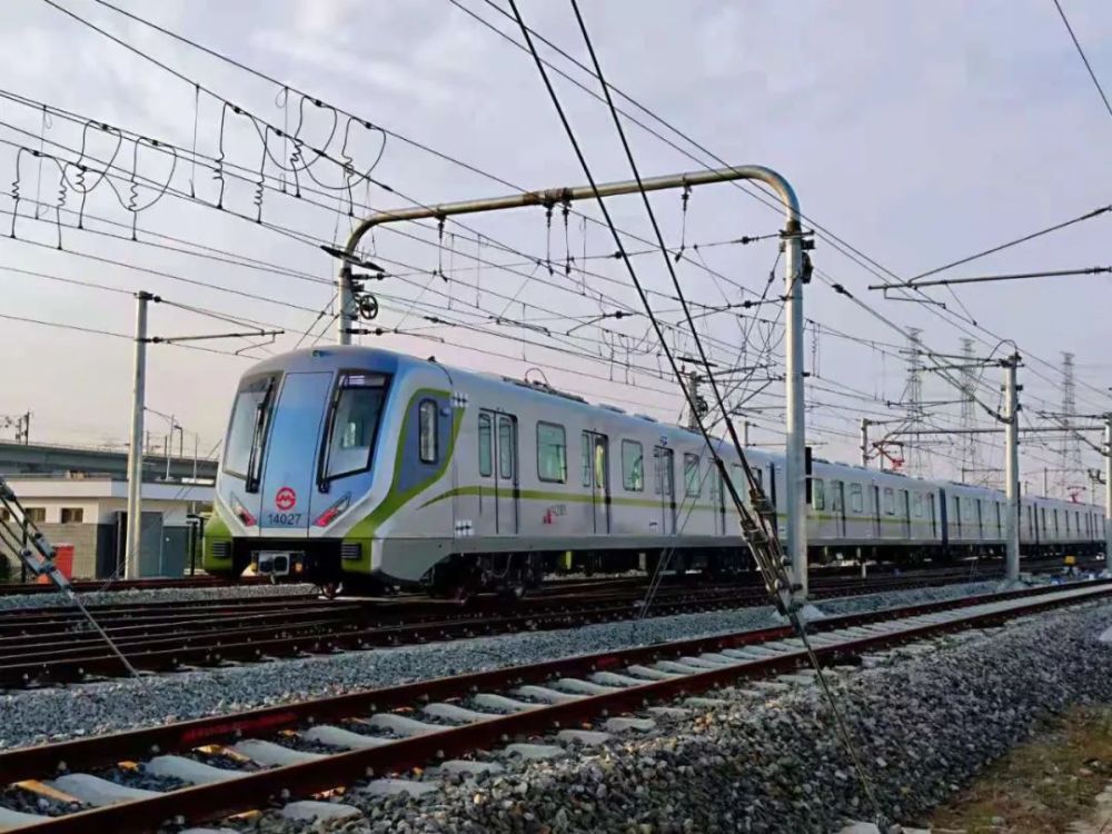 上海地铁列车突破7000辆最新版无人驾驶新车齐亮相