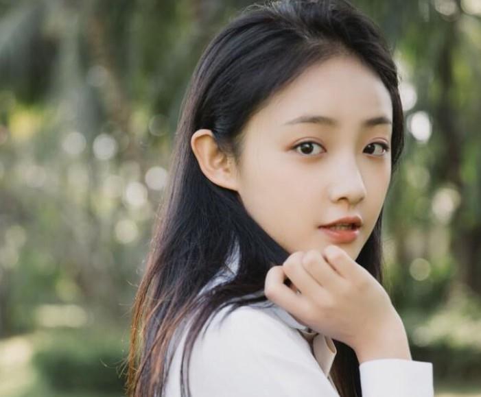 吴佳怡是不是代古拉为什么吴佳怡不火资源却那么好