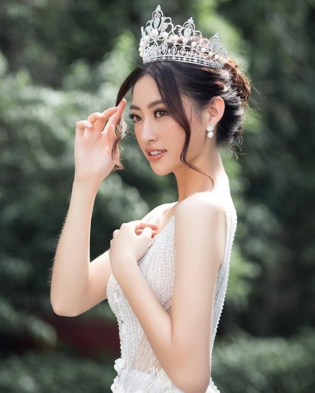 2019年越南世界小姐梁垂玲完美大长腿