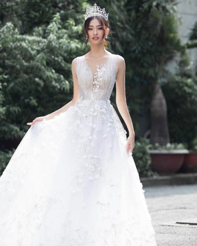 2019年越南世界小姐梁垂玲完美大长腿