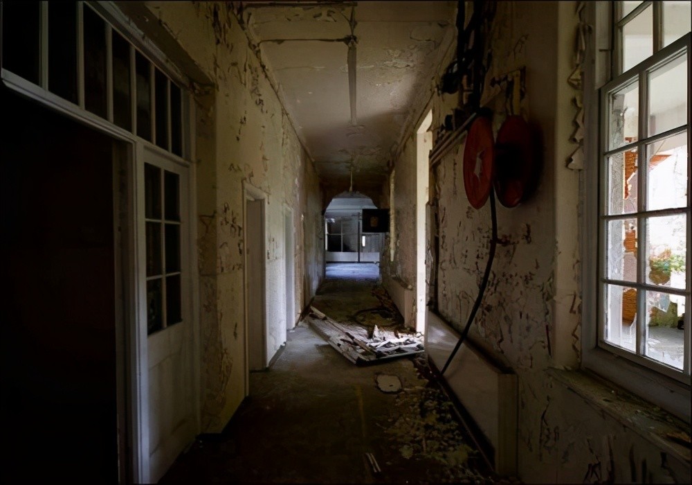 小小说:置换命运的精神病人