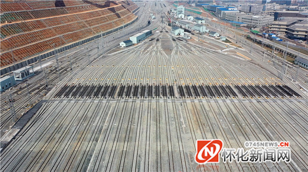 组图高空俯瞰怀化西编组站