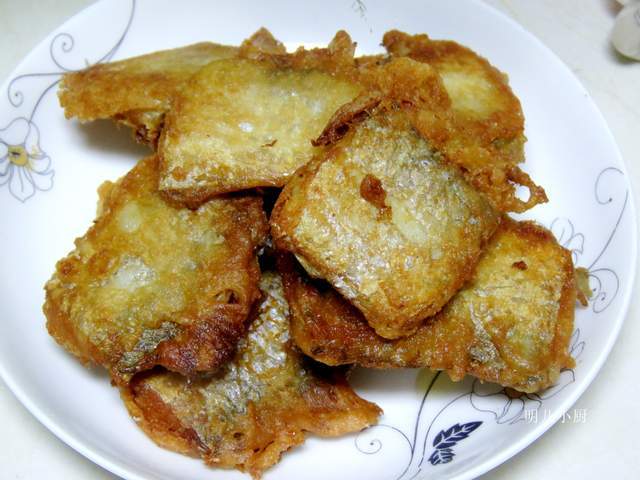 煎鱼时别再调鸡蛋糊了用它代替鸡蛋外酥里嫩没人不喜欢吃