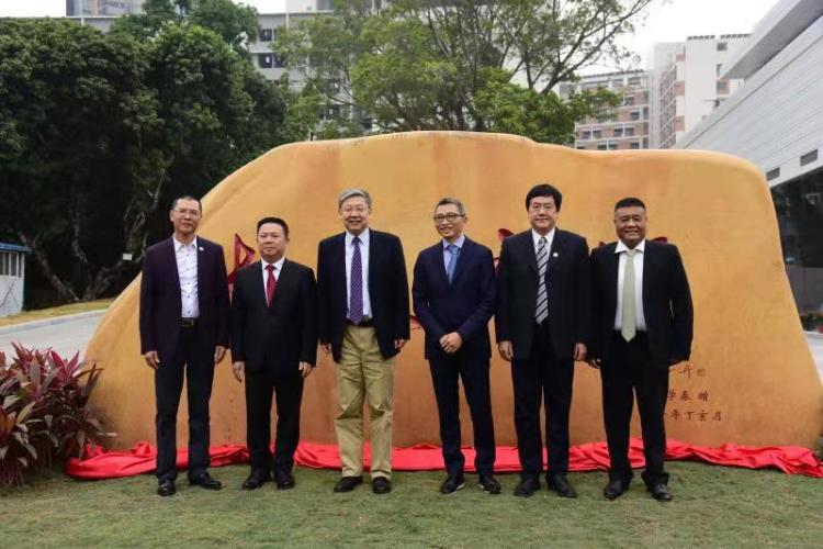 30万深大校友回家有落脚点了深圳大学校友广场揭牌