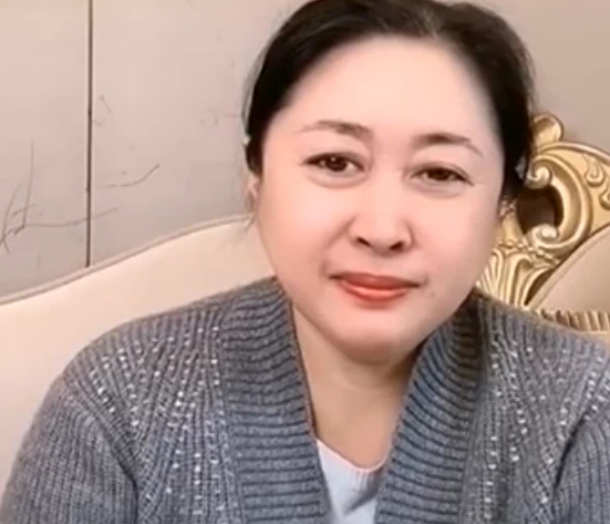 又开始卖惨辛巴母亲曝辛巴一家没有房子住网友滚回去