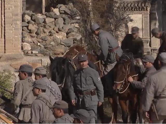 历任连指导员,团政委等职,红军时期最高职务是红二十九军政治部主任