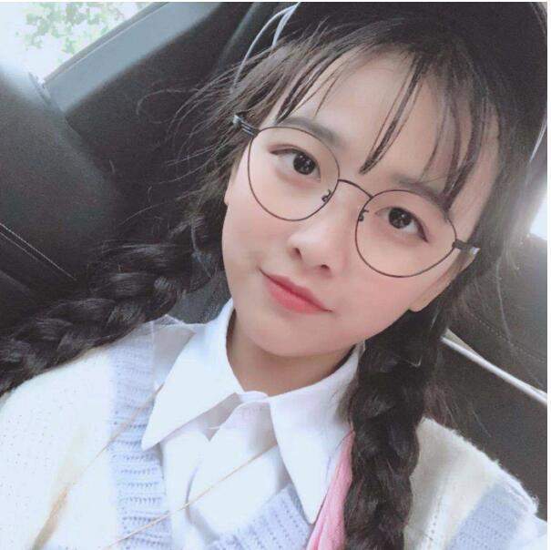 快手四大美少女,组排和平精英,遭遇满编队跪地求饶:哥哥别杀我